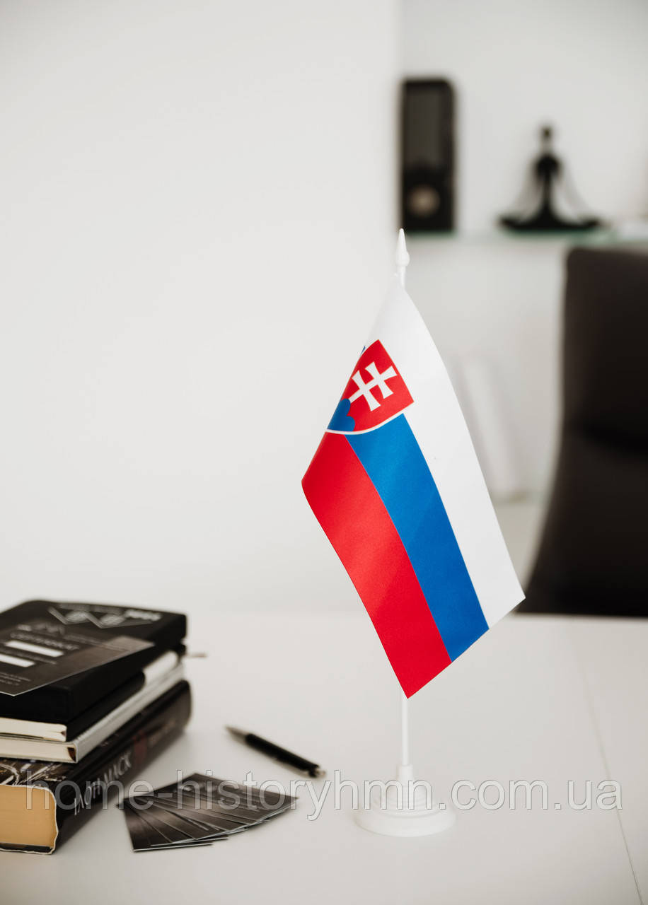 Настільний прапор Словаччини з пластиковим утримувачем