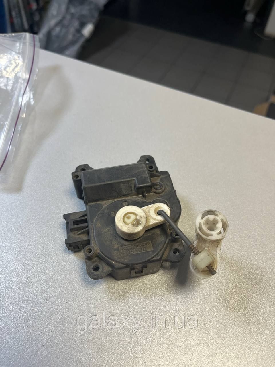 Сервопривод заслонки печки Toyota Land Cruiser 100 HDJ100L, HDJ101K, UZJ100L, UZJ100W