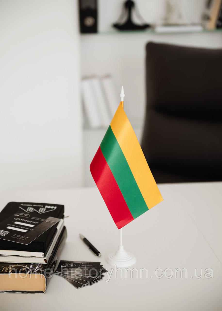 Настільний прапор Литви з пластиковим утримувачем