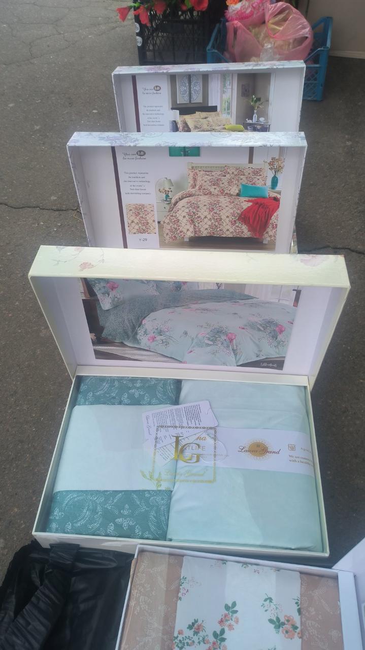 "Laura Grand" Постільна білизна в коробці з 4 Наволочками ( простирадла на гумці) + подарунковий пакет