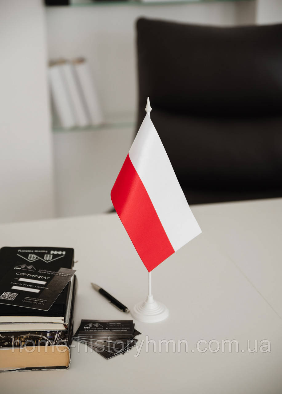 Настільний прапор Польщі з пластиковим утримувачем