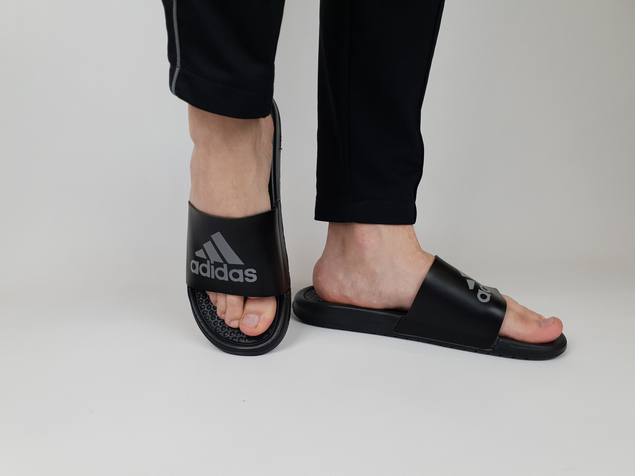 Мужские тапочки летние черные Adidas с рефлективным лого. Шлепанцы на ...