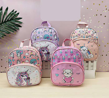 Рюкзак яскравий на блискавці з кишенею 20*24 см модний принт у різних кольорах Nina