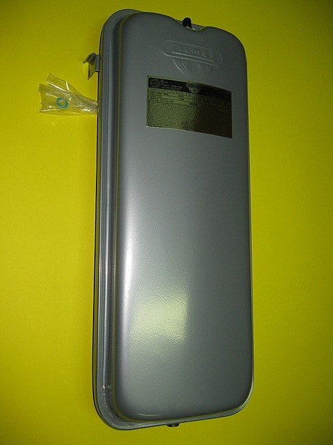 Розширювальний бак 8 л 39804890 Ferroli Domina, Domitop