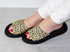 Шльопки  шкіряні на платформі стильні жіночі леопардові 38р