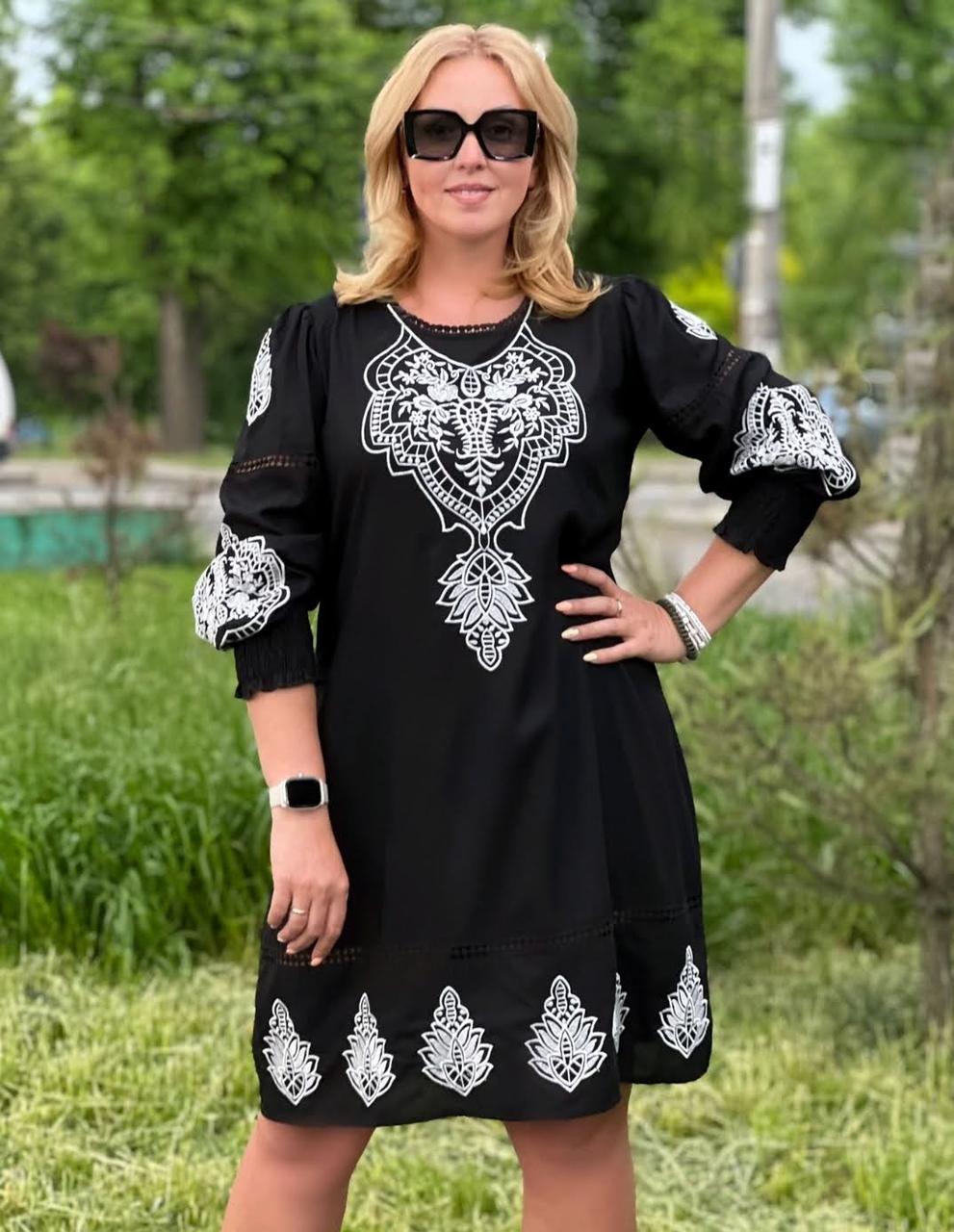 Плаття вишиванка чорного кольору з білою вишивкою (з M по 2XL)
