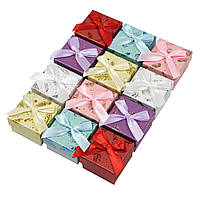 Коробочка квадратна картонна пір'їнки з бантом під кільце розмір 50х50х35 мм 24 штук в пакованні мікс кольорів