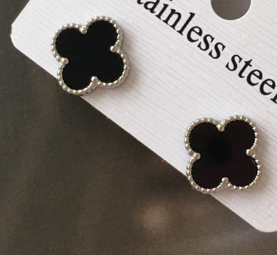 Сережки гвоздики Клевер із чорним конюшином біле медзолото, фото 1