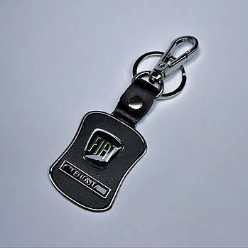 Брелок з логотипом авто Fiat, карабін та кільце, металевий зі вставками натуральної шкіри.