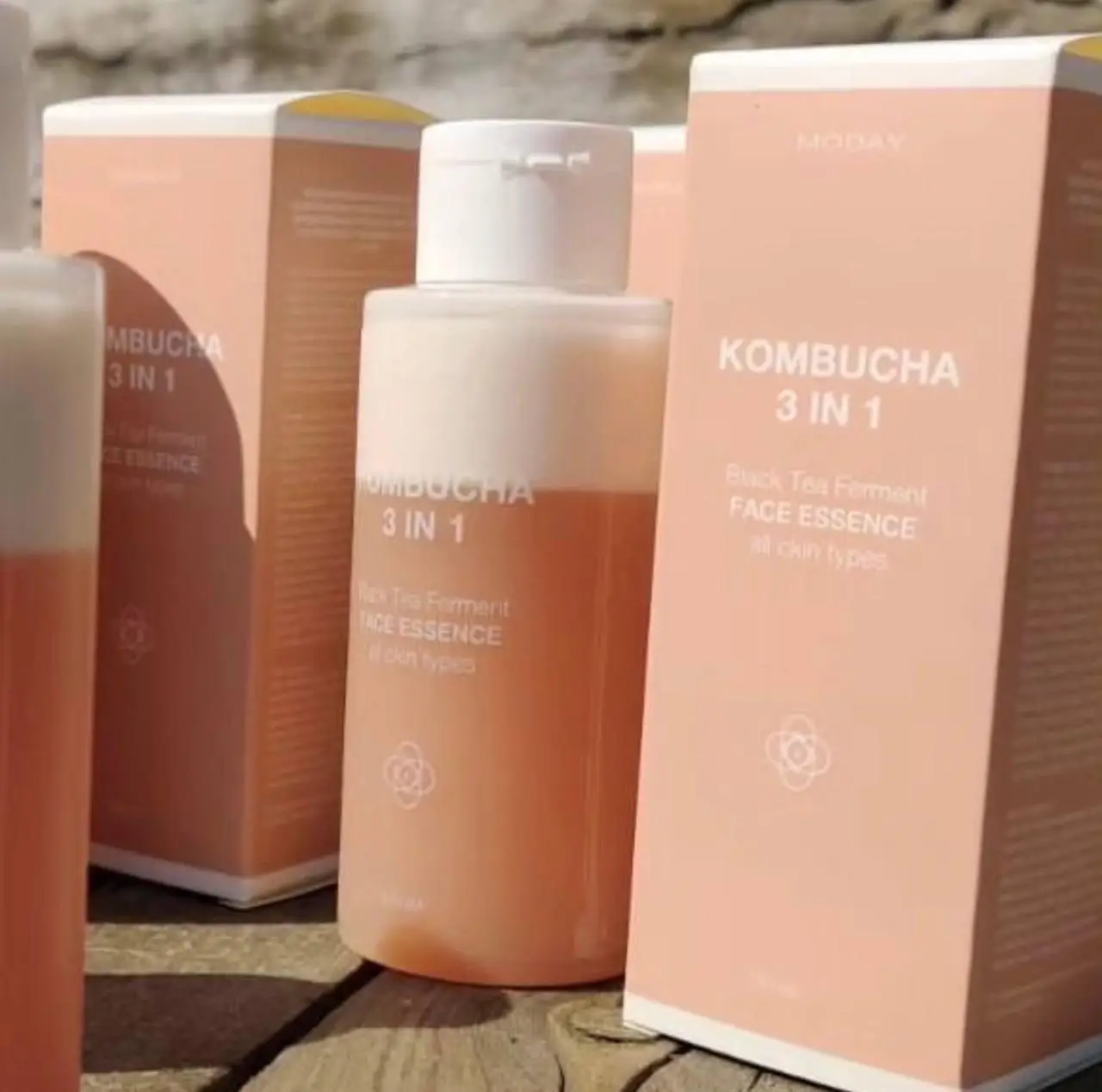 Мультифункціональна есенція для обличчя MODAY Kombucha 3 в 1 на основі ферментованого чорного чаю 150 мл