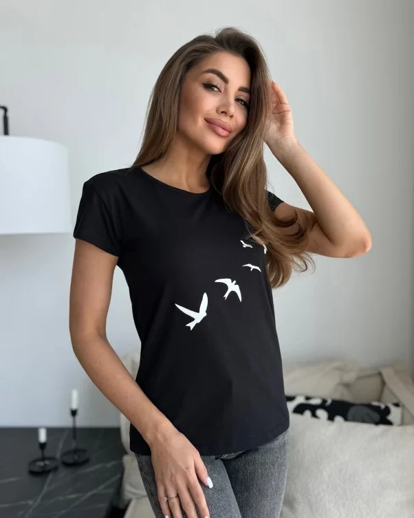 Футболка чорна