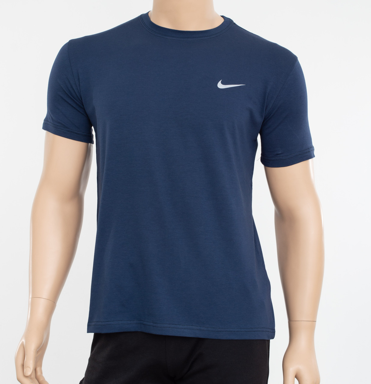 Чоловіча футболка Nike темний синій