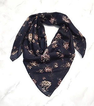 Легка батистова хустка Поліна квіти 95*95 см чорна, фото 2