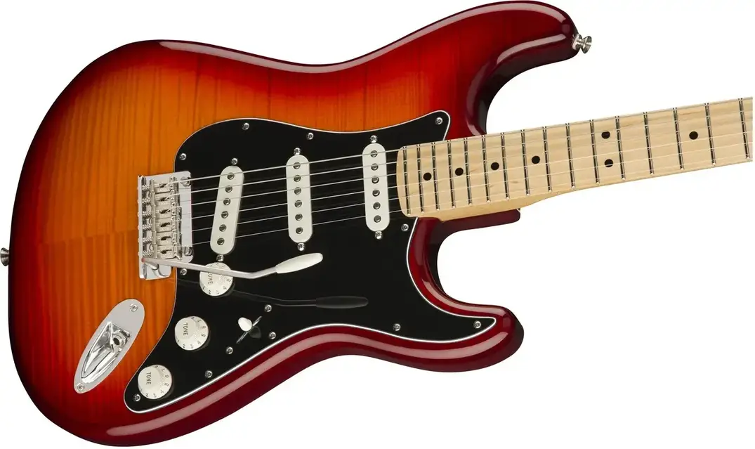 Fender Player Plus Stratocaster メタリックレッド Fender Player Plus Stratocaster メタリックレッド Limited