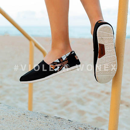 Черные на белой подошве TOMS джинсовые слипоны мокасины с принтом женские демисезон, фото 4