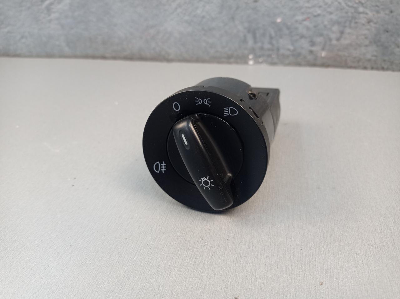 Перемикач світла фар VW Caddy III 1T0941531M