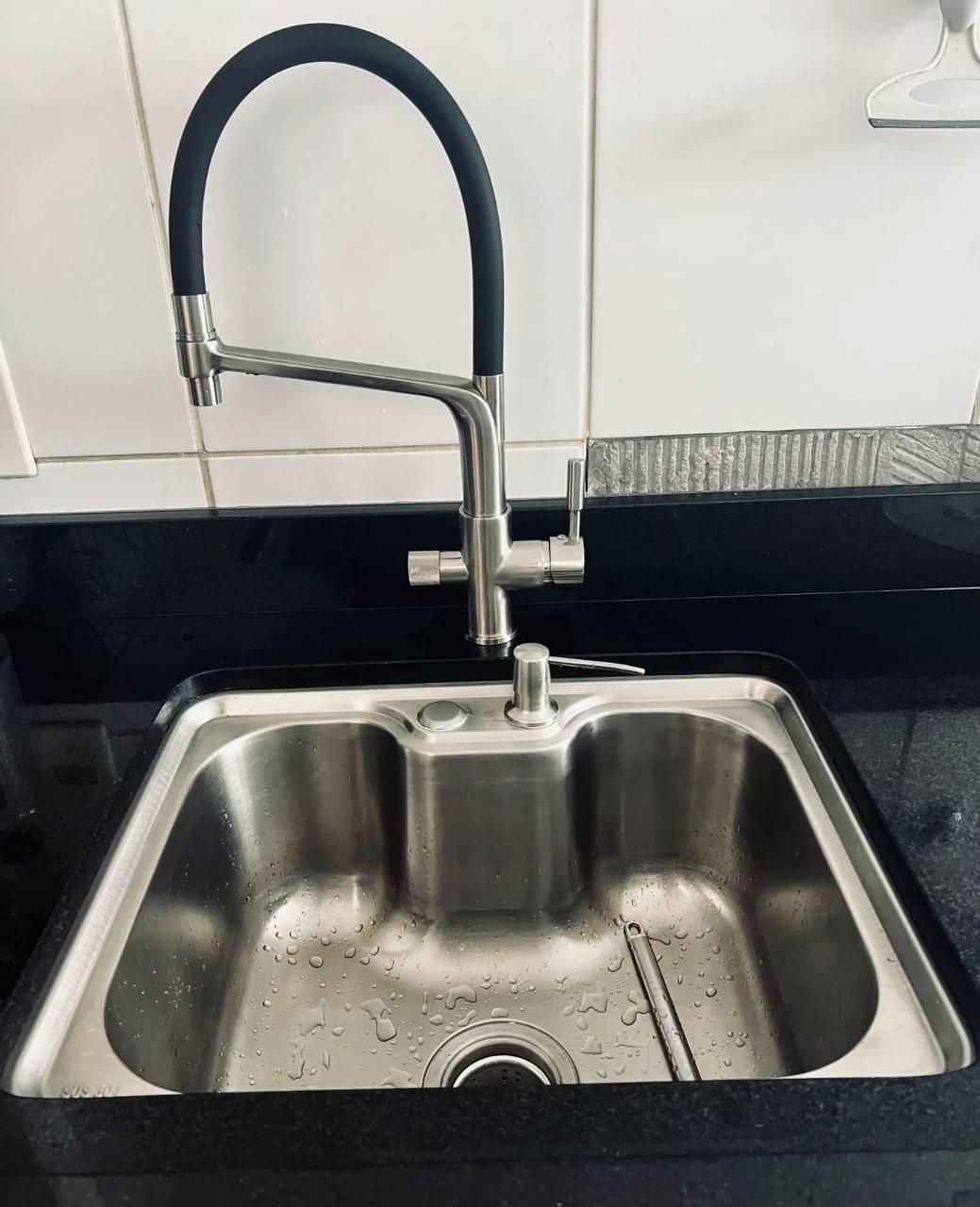 Змішувач для кухні з неіржавкої сталі з під'єднанням фільтрованої води FUTURA 132SDF із силіконовим виливом, фото 1