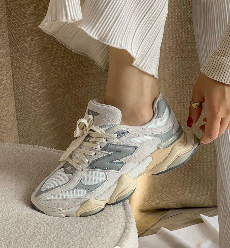 Жіночі кросівки New Balance 9060 Sea Salt White Нью Беланс 9060 Сірі замша текстиль демісезон
