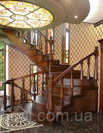 деревяная лестница внутренняя