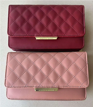 Сумочка жіноча стьобана з клапаном і довгим ремінцем 20*12 см в різних кольорах Balisa