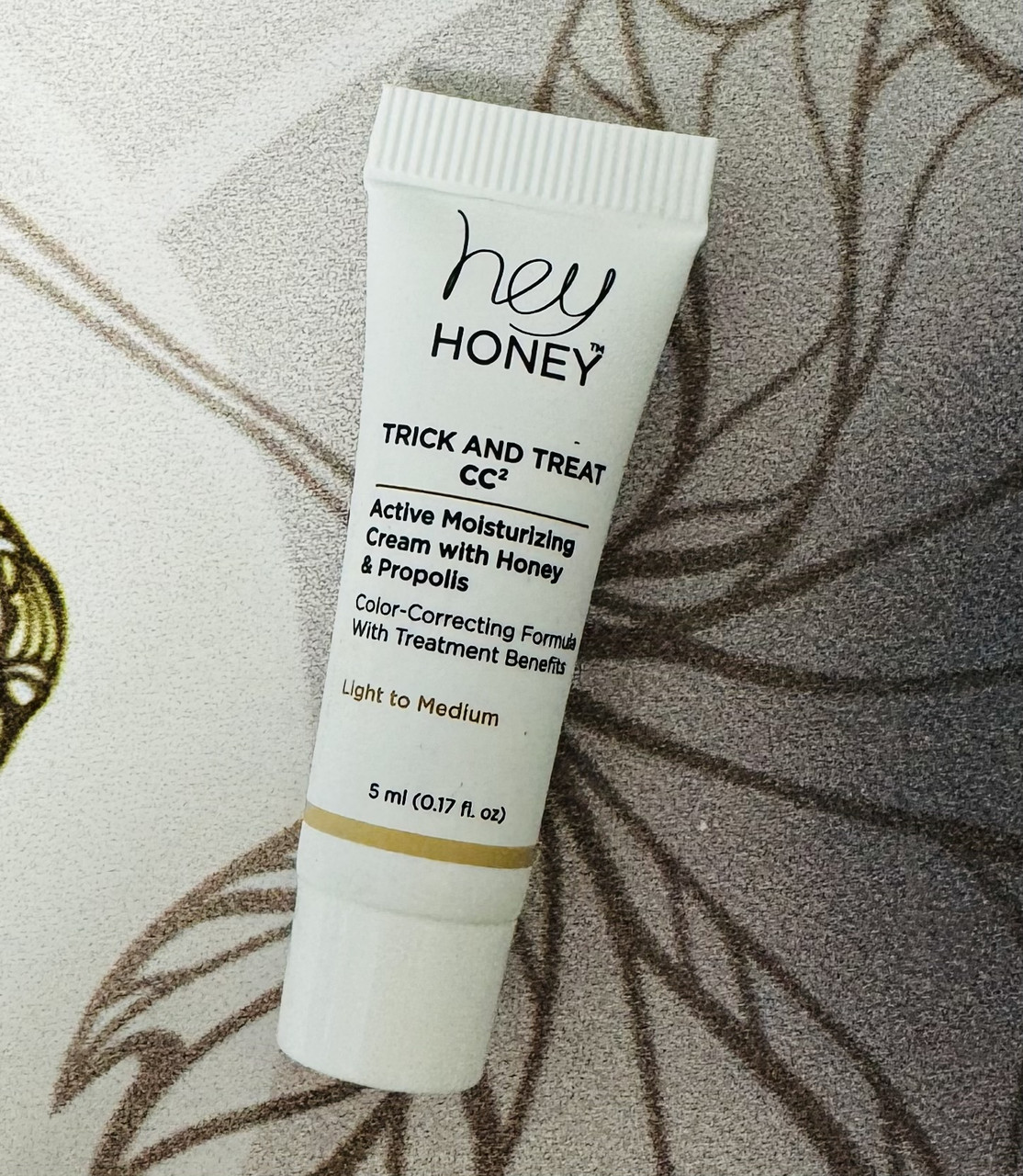 Зволожуючий крем з відтінком Hey Honey Trick and Treat CC Cream