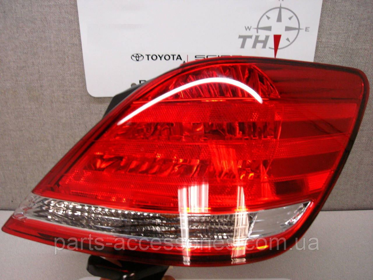 Toyota Avalon 2005-2010 Задній правий ліхтар Новий Оригінал