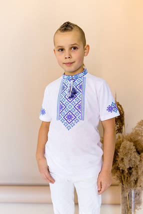 Вишита футболка для хлопчика Юрчик біла з синім, фото 1