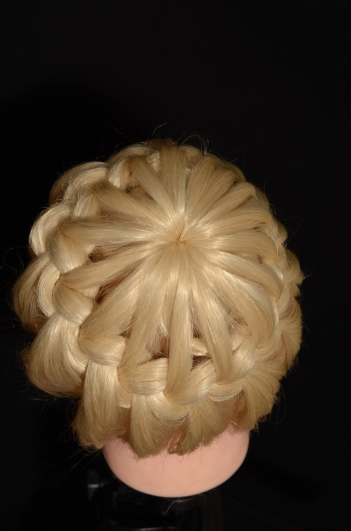 Работа на учебной голове ,белая 80% натуральных волос , цена 440грн. 1