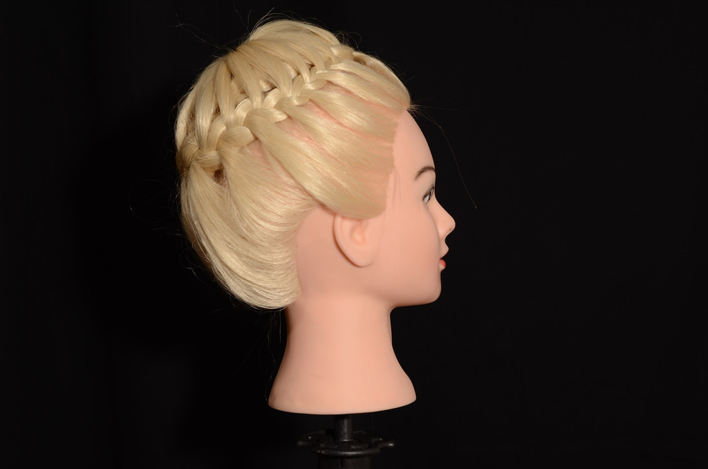 Работа на учебной голове ,белая 80% натуральных волос , цена 440грн. 2