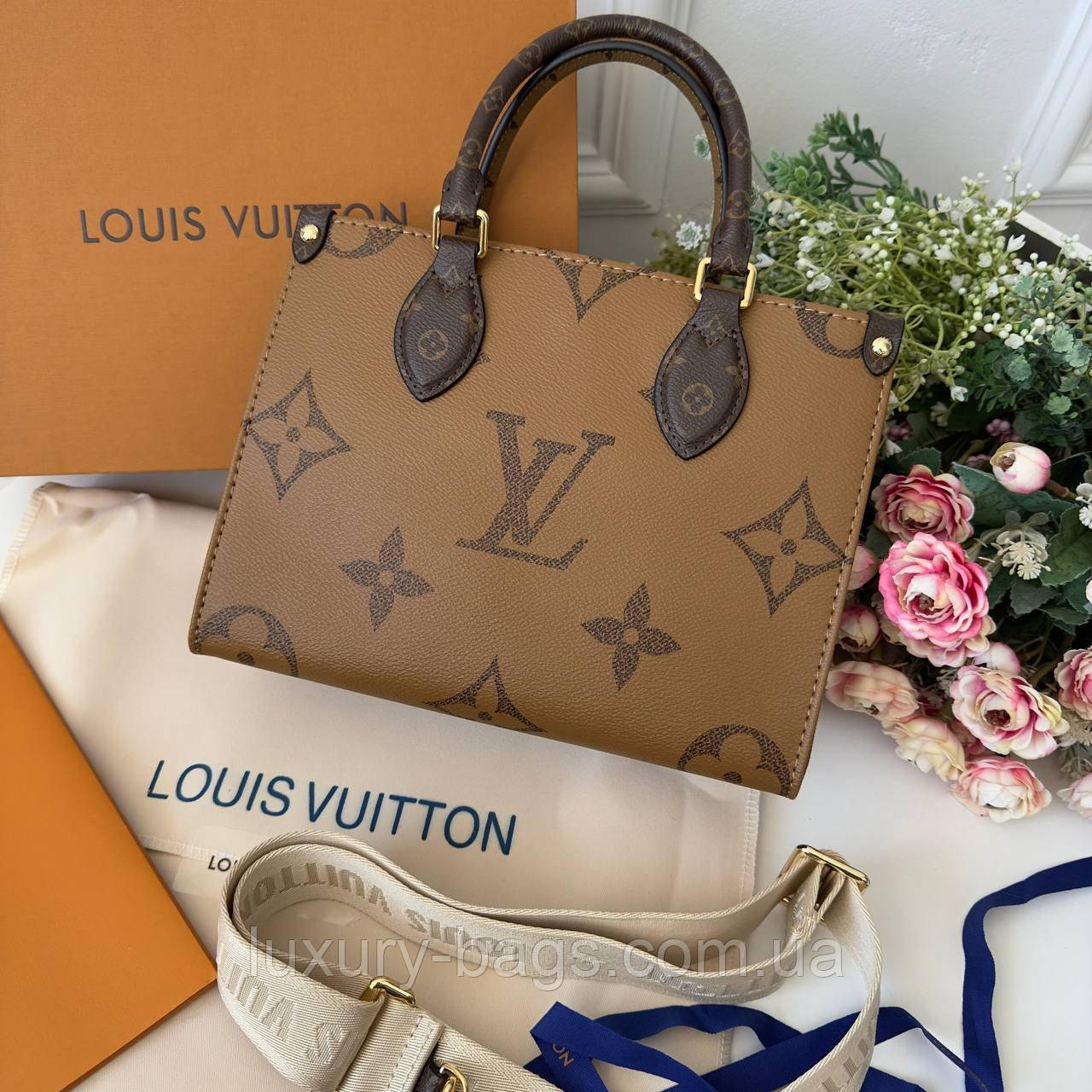 Мінісумка для дівчат Louis Vuitton On The Go PM Monogram, фото 1