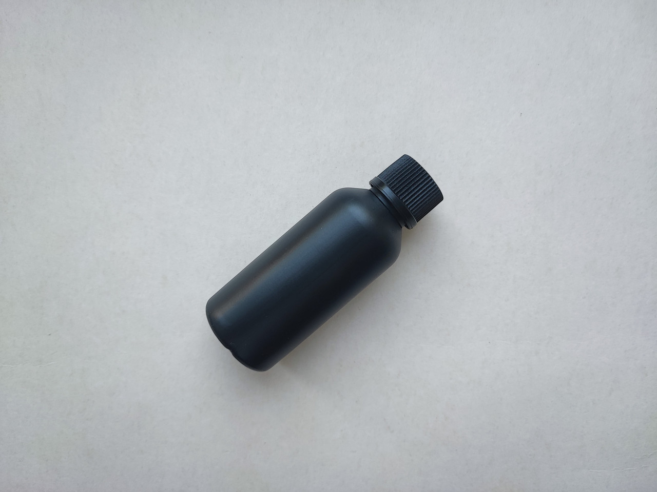 50 мл Круглий чорний Поліетилен HDPE з кришкою чорною 18/410, флакон з ковпачком, закруткою для рідин, інших матеріалів