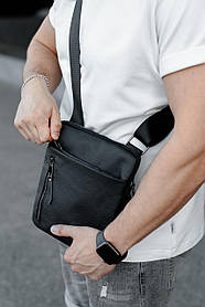 Чоловіча сумка мессенджер чорна з натуральної шкіри з регульованим ремінцем барсетка через плече на 1 відділення