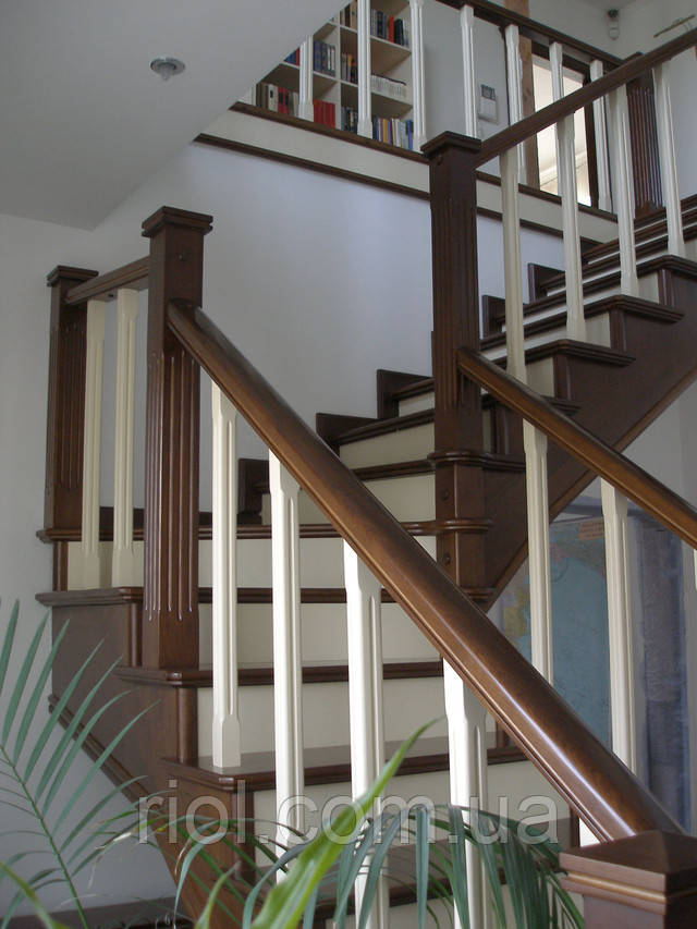 Лестница закрытая
