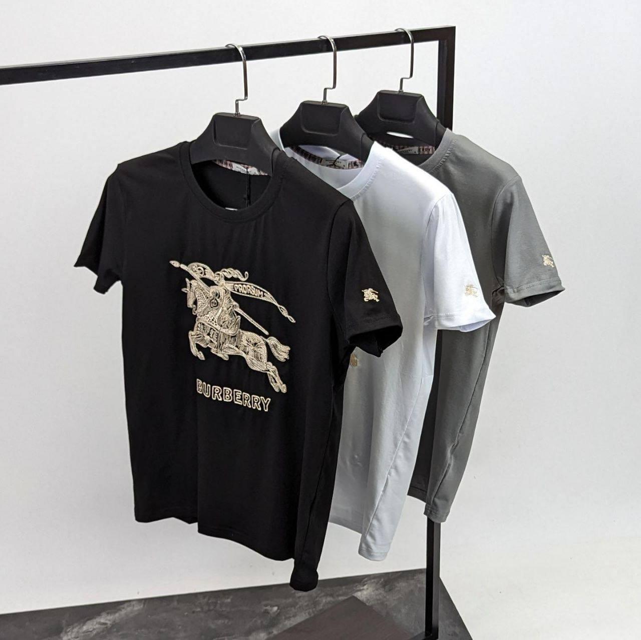 Чоловіча футболка BURBERRY CK7405 чорна S, М