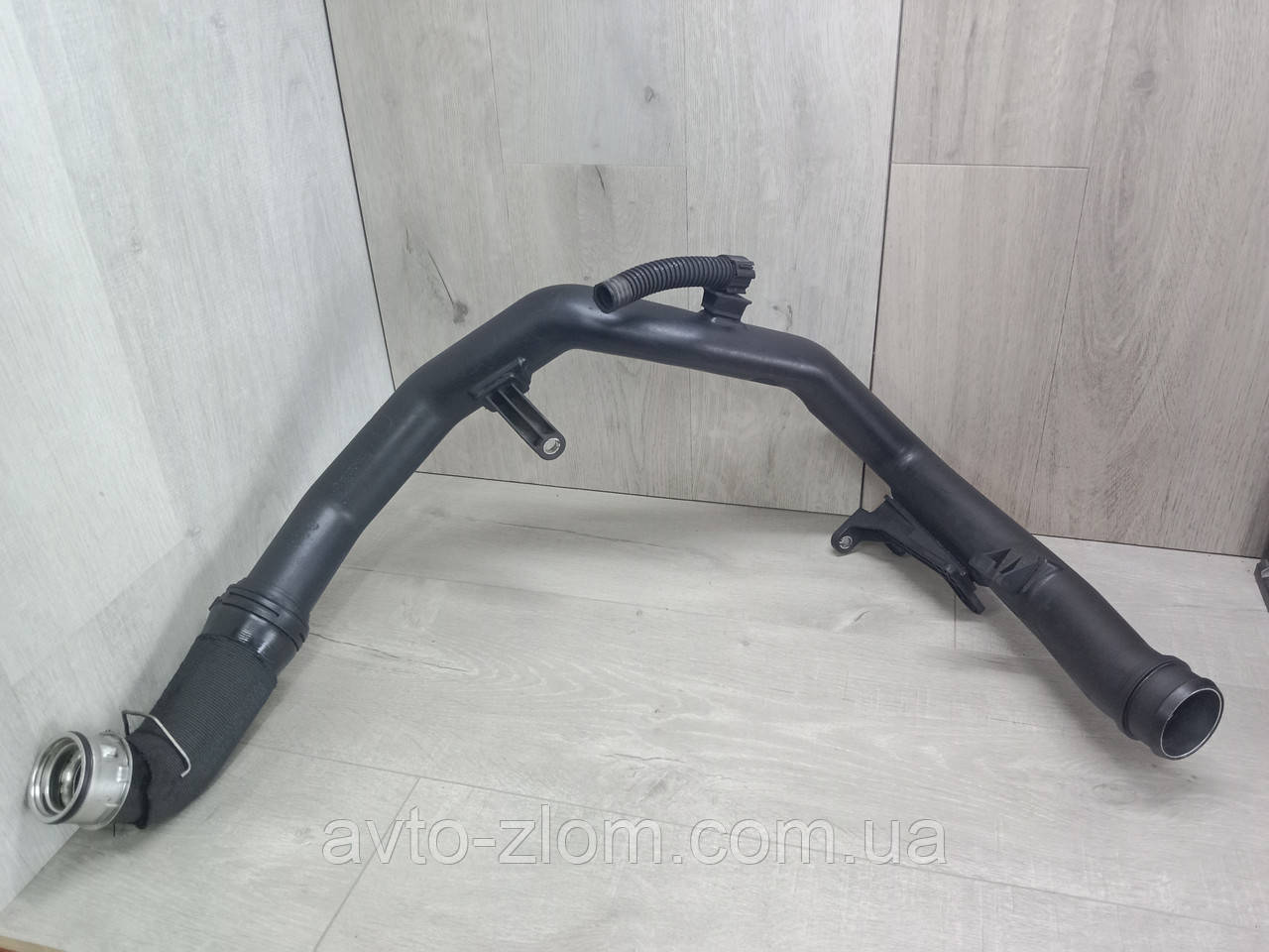 Патрубок інтеркулера Volkswagen Polo 9N, Skoda Fabia 1.4 – 1.9 TDI. 6Q0145762AN.