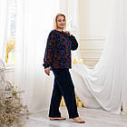 Жіночий велюровий домашній брючний костюм темно-синього кольору з принтом Червоні бантики від виробника Bonita 52, фото 6