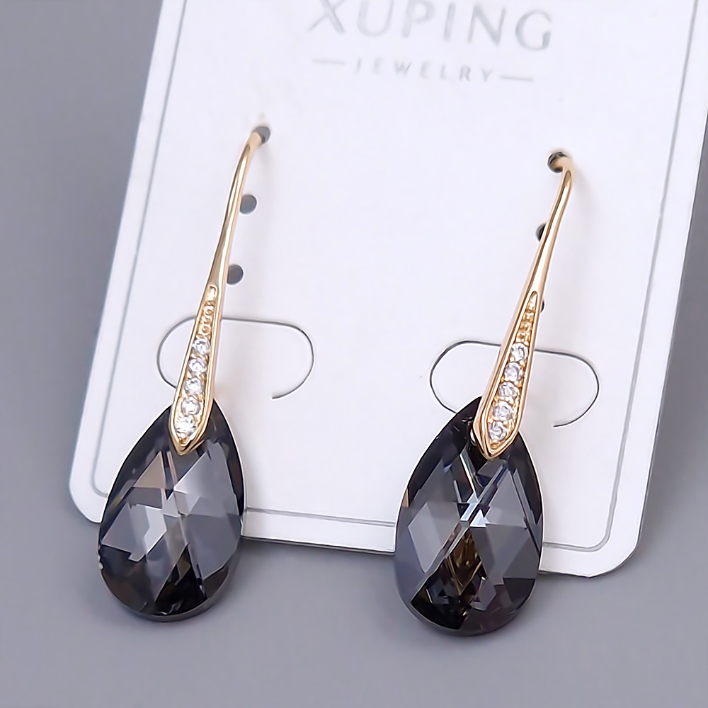 Сережки-петлі XР. Позолота 18К. Камені: Swarovski чорного кольору та циркон. Довжина: 32 мм. Ширина: 9 мм.