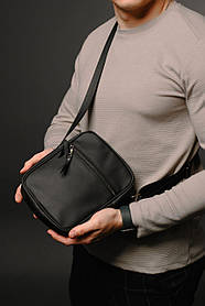 Чоловіча сумка мессенджер з натуральної шкіри чорна з регульованим ремінцем кроссбоді через плече на 1 відділення