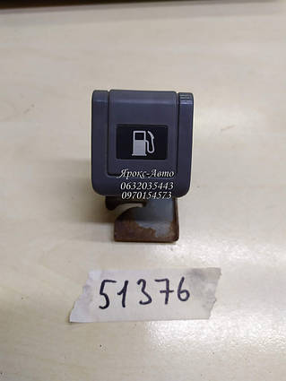 Ручка відкривання лючка бензобака Toyota Land Cruiser 105 000051376