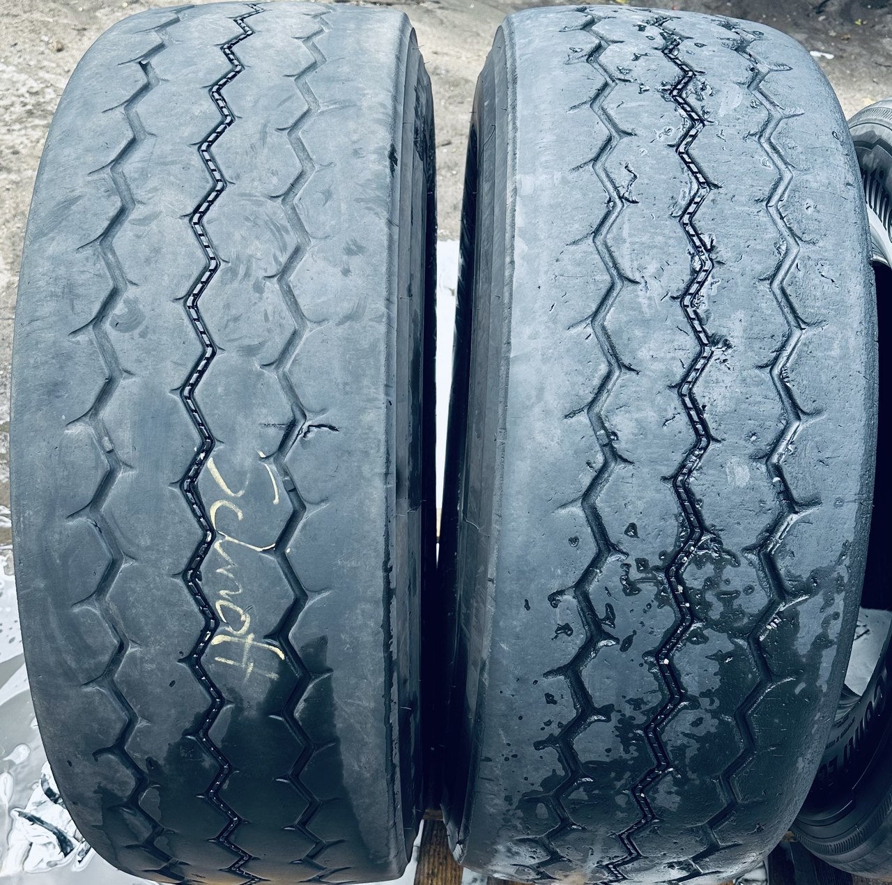 Шина вантажна б у 385-65R22.5 BRIDGESTONE M-TRAILER 001 PLUS причіп, кар'єрний малюнок