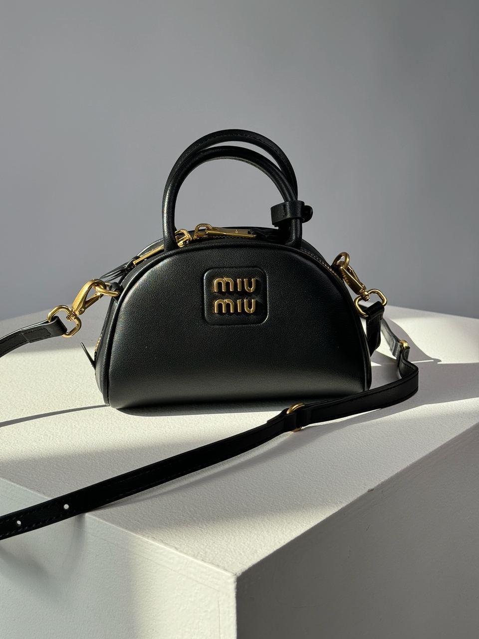Жіноча сумка Міу Міу чорна Miu Miu Black Leather Top-Handle Bag
