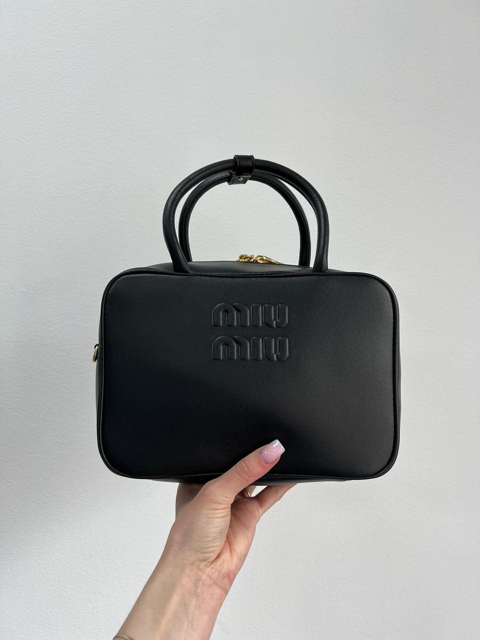 Жіноча сумка Міу Міу чорна Miu Miu Black Leather Top Handle Bag