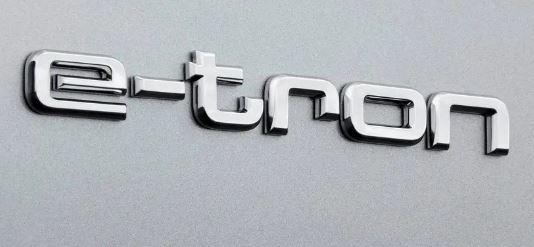 Шильдик емблема напис на багажник AUDI E tron E-tron ауді Є трон Е трон ауді колір хром