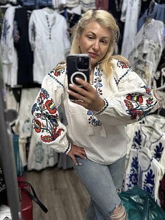 Блуза біла вишиванка, сорочка з вишитими квітами гладдю розміри S, M, L., фото 3