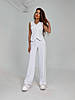 Білий жіночий брючний костюм-двійка: Укорочена жилетка і Штани кльош на високу посадку з кишенями, фото 2