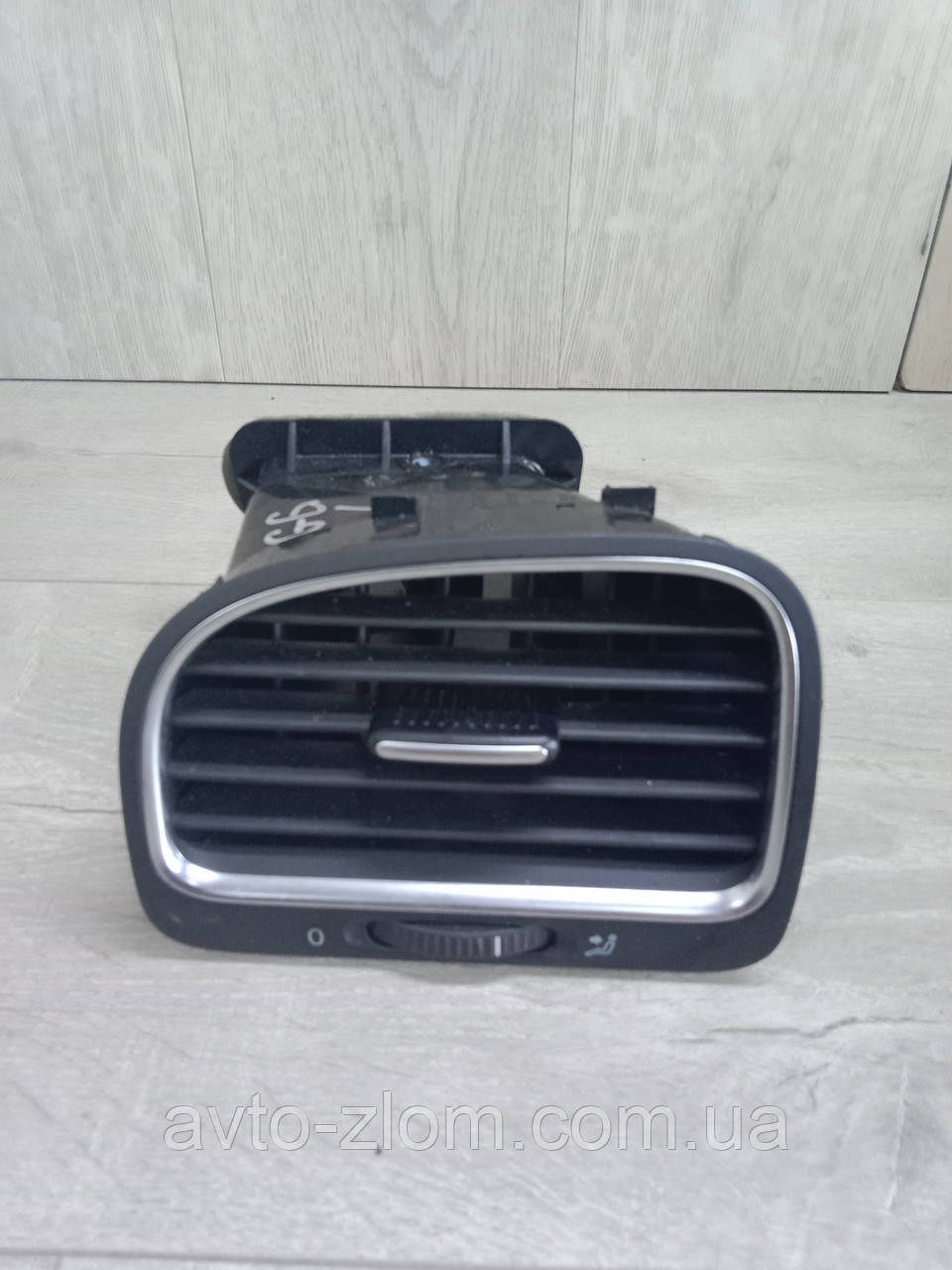 Дефлектор обдування салону Volkswagen Golf 6, Гольф 6. Лівий. 5K0819709D, 5K0819703K.