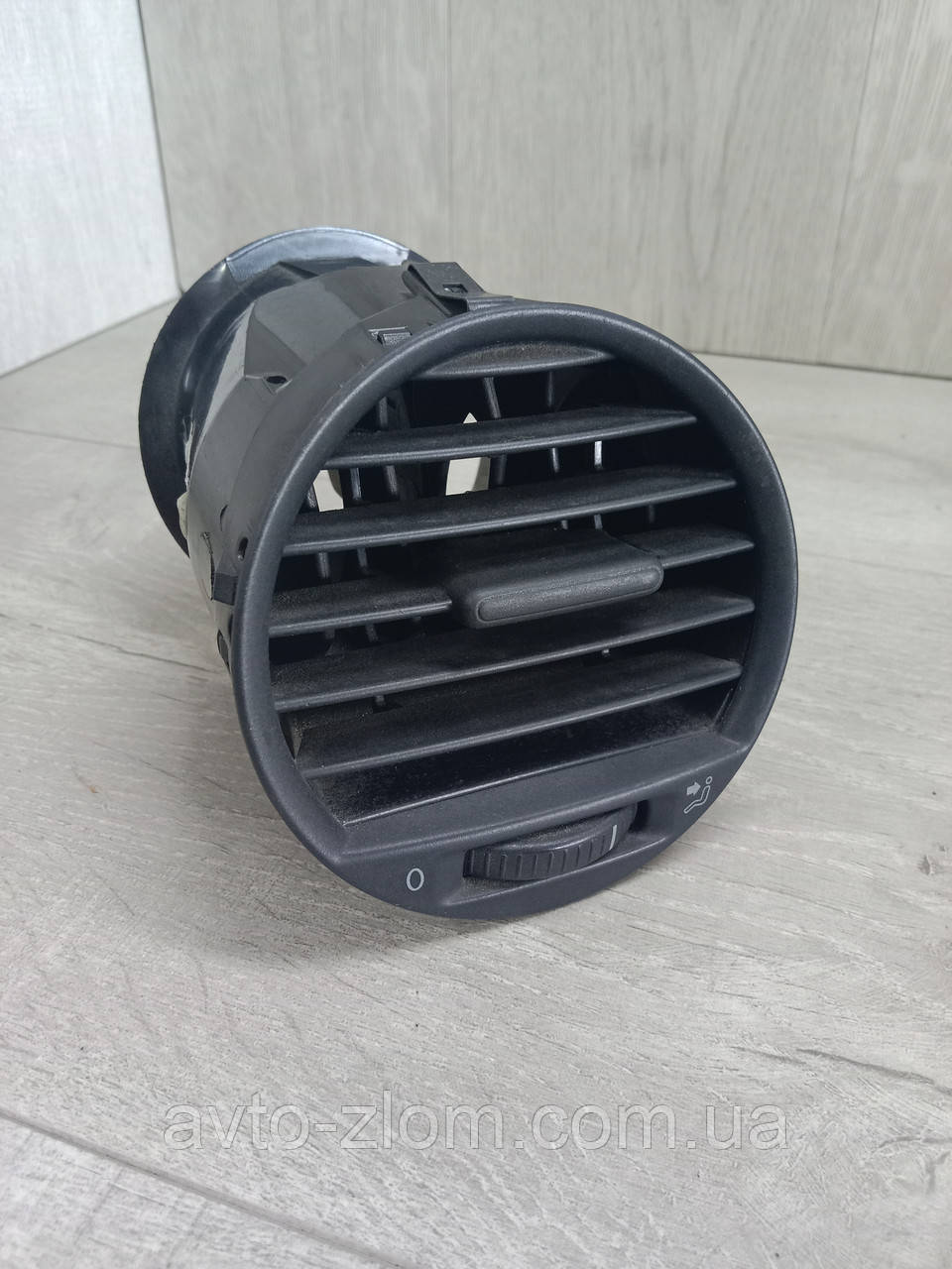 Дефлектор обдування салону Volkswagen Caddy 3. Кадді 3. 2K0819703B.
