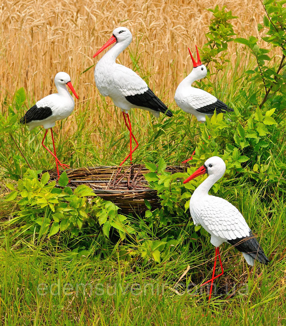 Садова фігура Сім'я садових лелек №68 у гнізді, садові фігури лелеки, лелеки садові, садово паркові скульптури лелеки, лелеки для
