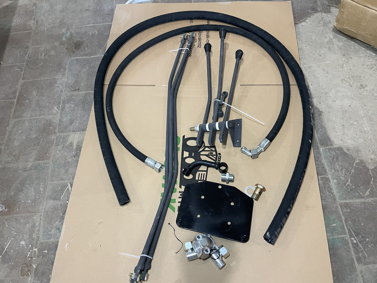 Комплект на МТЗ-80/82 перенесення гідророзподільника Р-80 на задню частину трактора (на тягах), фото 1