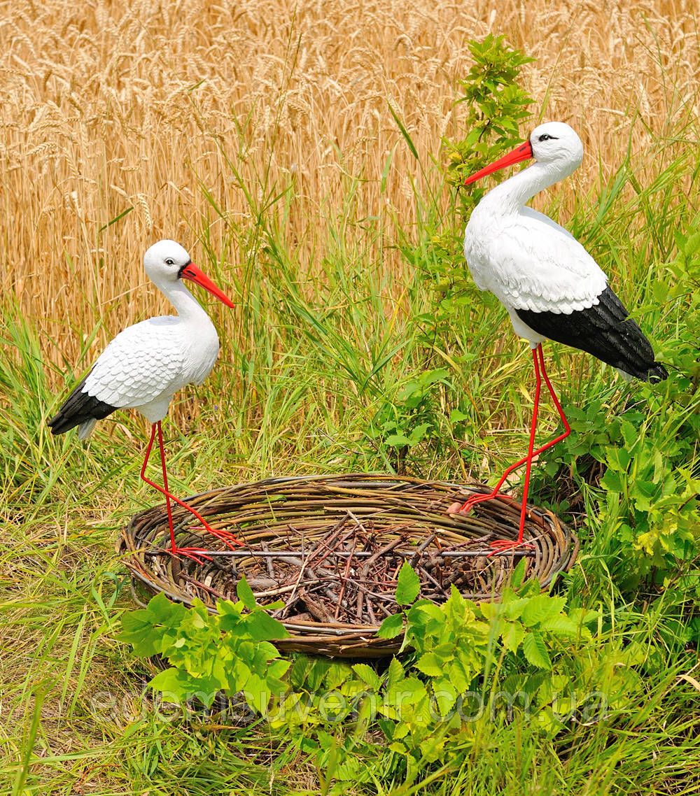 Садова фігура Сім'я садових лелек №88 у гнізді, садові фігури лелеки, лелеки садові,  садово паркові скульптури лелеки, лелеки для